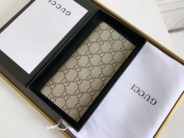 グッチ財布コピー背面デザイン